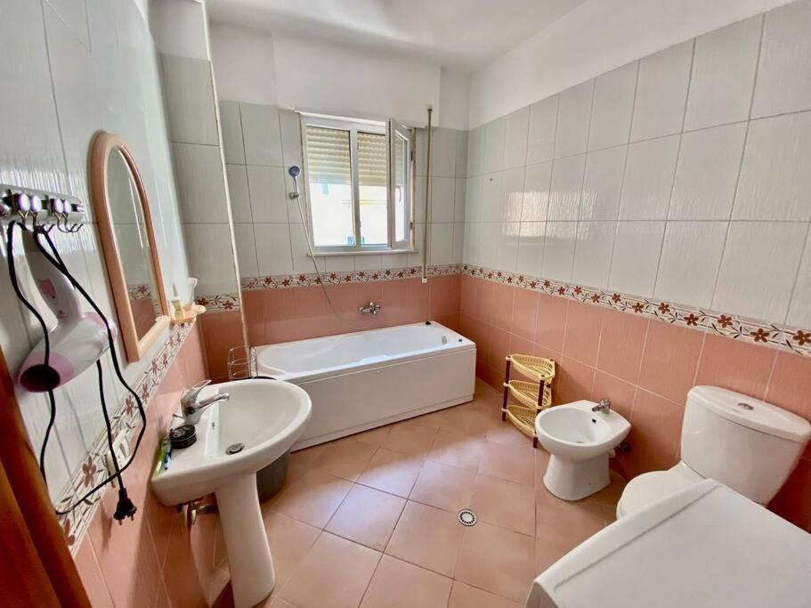 Leilighet Family Friendly 2-bedroom In :) *